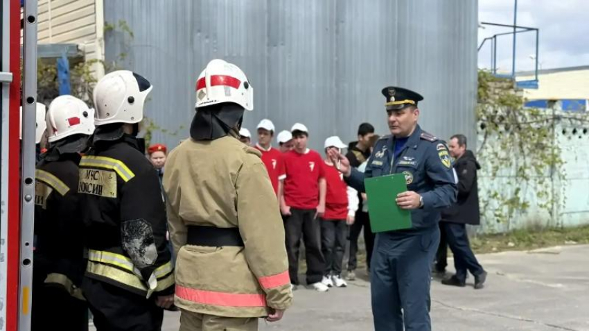 В Волжском прошли соревнования юных пожарных