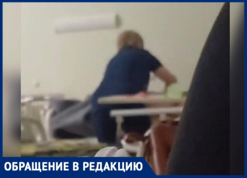 «Храпела и ругалась матом»: женщина пожаловалась на медсестру в больнице Фишера