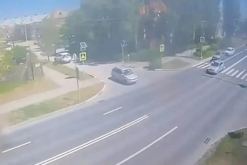 Девочка в тяжелом состоянии: в Волжском задержали 64-летнюю женщину, сбившую ребенка на переходе