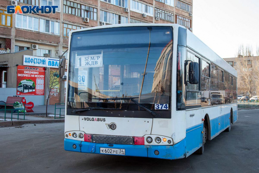 12-летнего школьника высадили из автобуса за помощь старушке в Волжском 