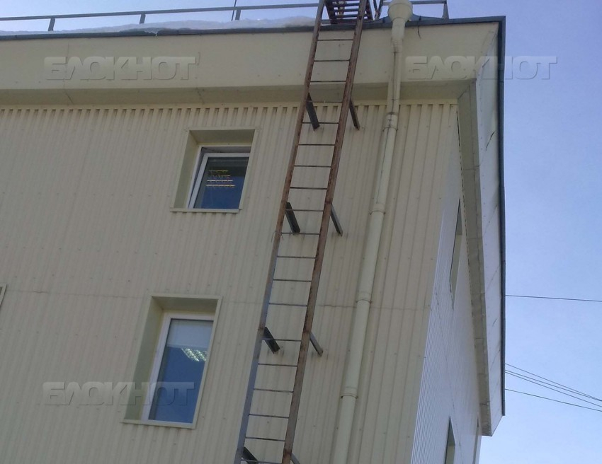 Под Волгоградом воспитателя осудят за падение с пожарной лестницы 4-летнего ребенка