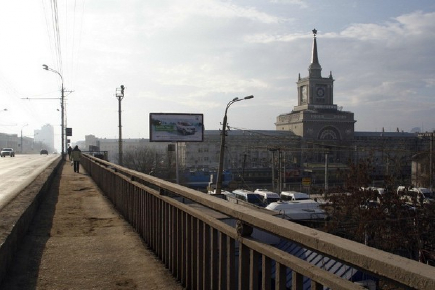 Спрыгнувшая с Комсомольского моста волгоградка скончалась в больнице