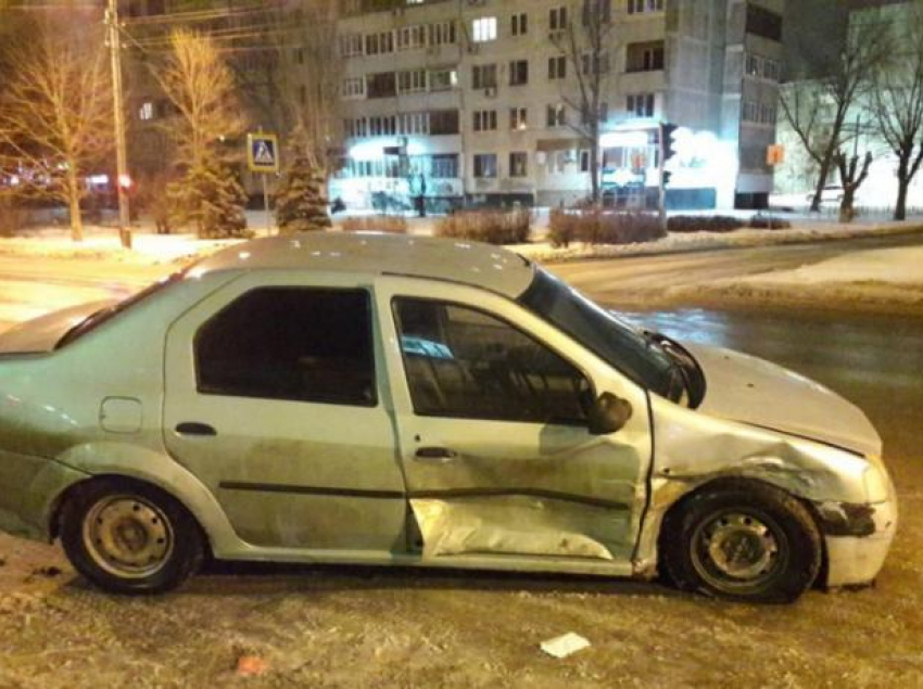 Две школьницы и мужчина пострадали в ДТП в Волжском