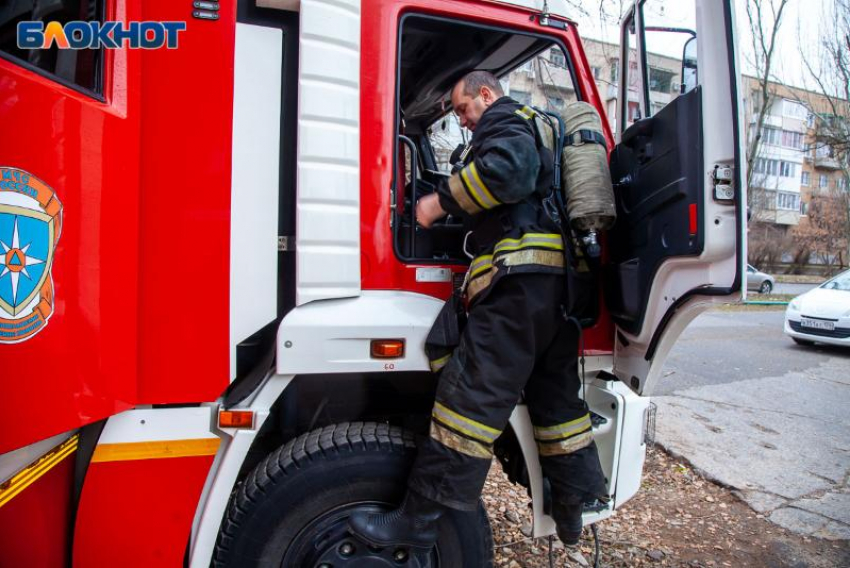 Мужчина попал в реанимацию после пожара под Волжским