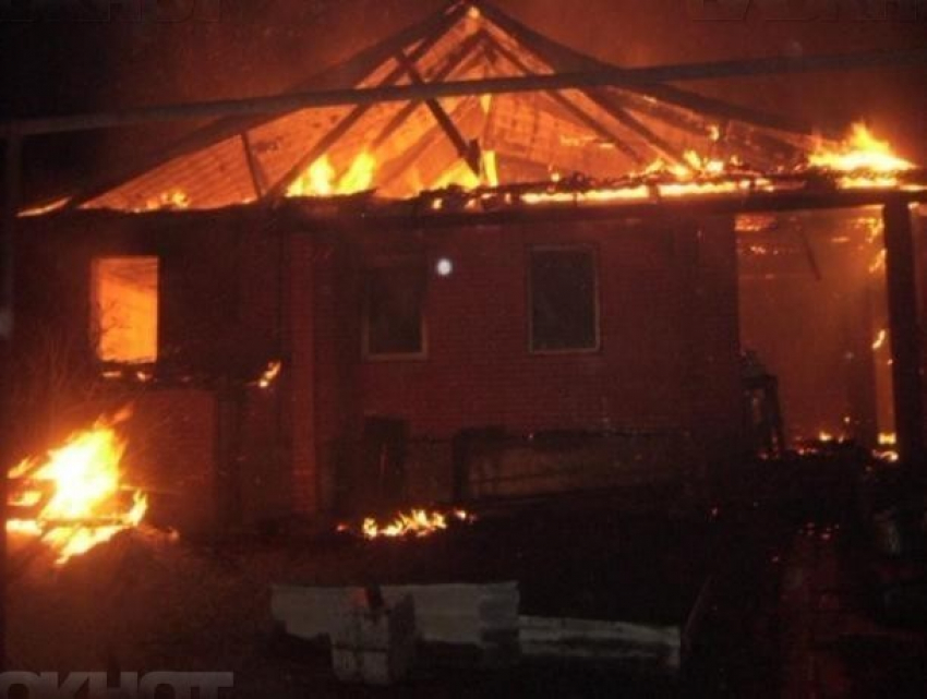 В Краснослободске изнутри сгорел частный дом