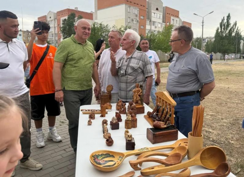 Глава Волжского присоединился к празднованию Дня соседей
