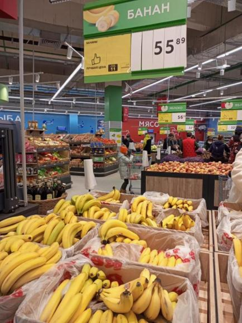Продуктовая корзина: сравниваем цены на бананы в магазинах Волжского