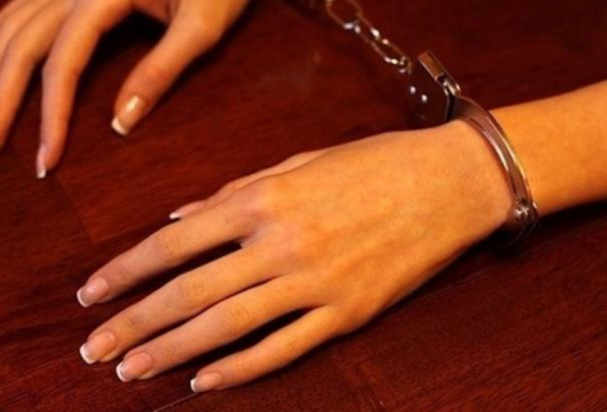 В Среднеахтубинском районе 28-летняя жительница украла у пенсионера 10 тысяч