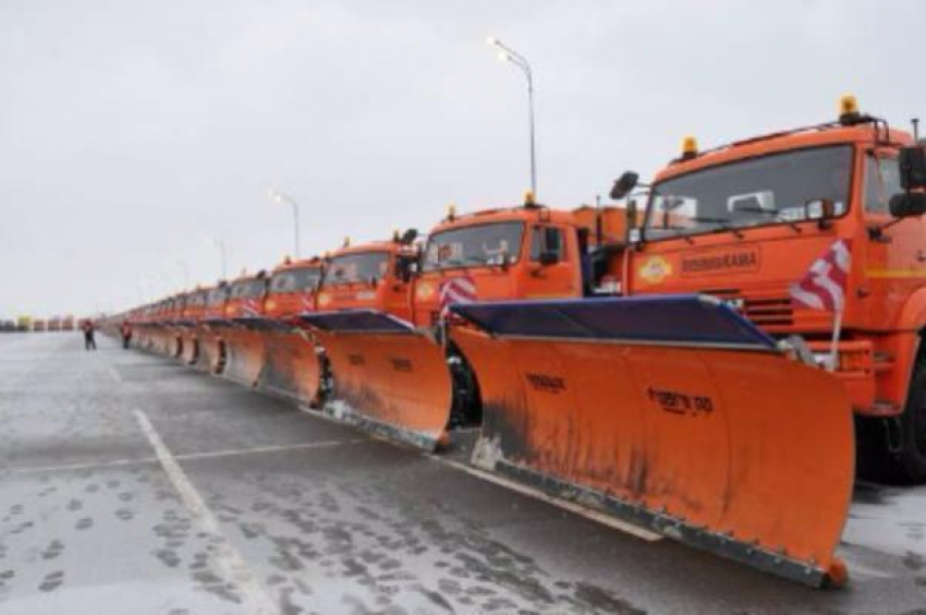 Дороги Волжского активно готовят к зиме