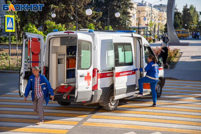 Женщина пострадала в аварии из-за невнимательности водителя в Волжском