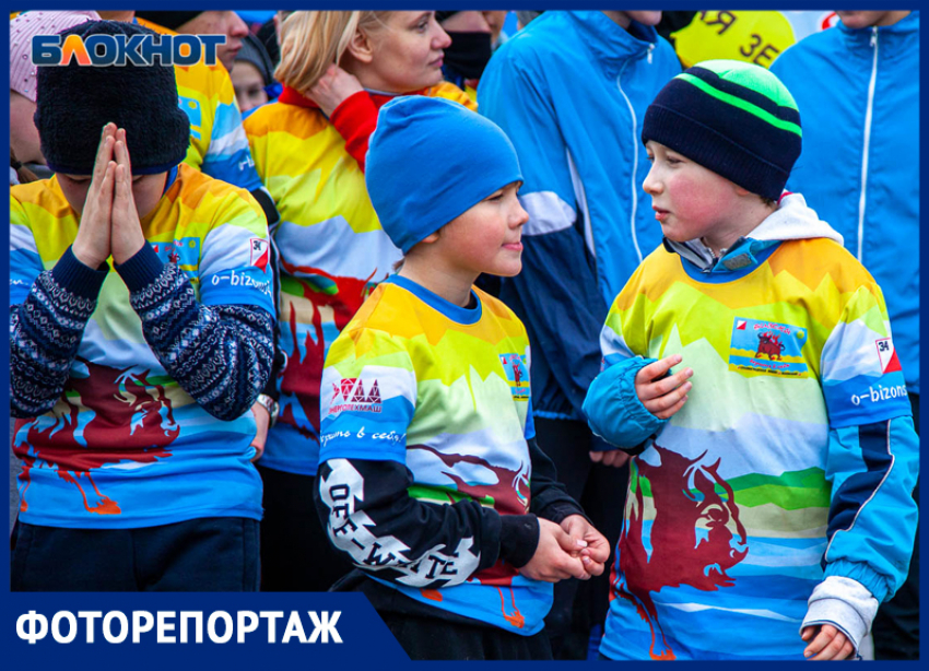 Патриотический забег состоялся в Волжском в День защитника Отечества: фоторепортаж