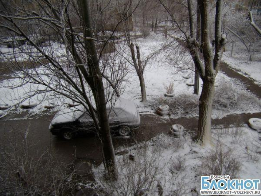 В Волжском свирепствуют снег и сильный ветер
