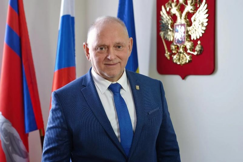 Глава города Игорь Воронин поздравил волжан с Днем защитника Отечества