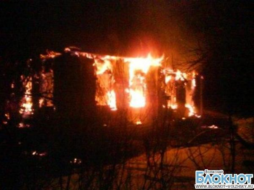 В Волгоградской области мать и двое ее малышей сгорели в собственном доме