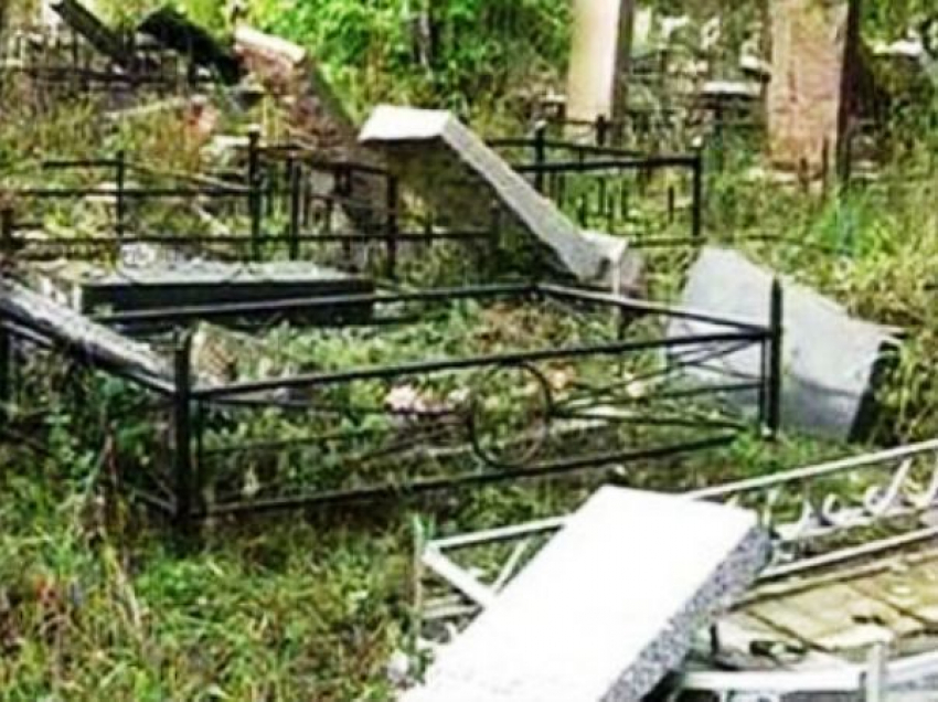 В Волгоградской области задержан разрушитель  надгробий и памятников на местном кладбище