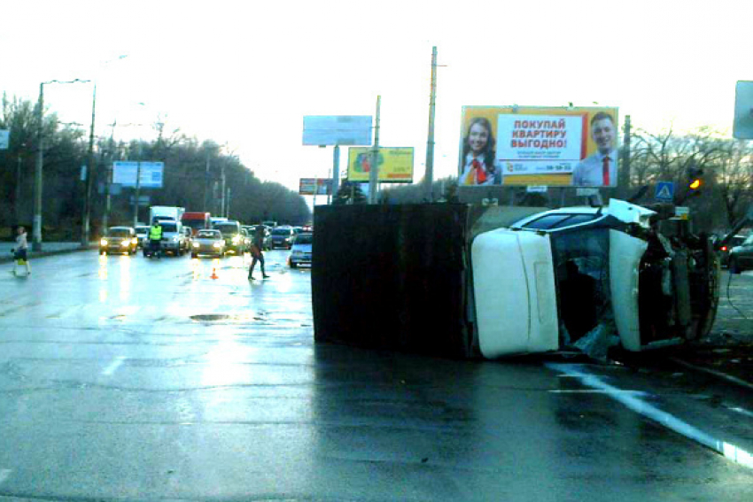 Волжанин на грузовой ГАЗели сбил пешехода и перевернулся