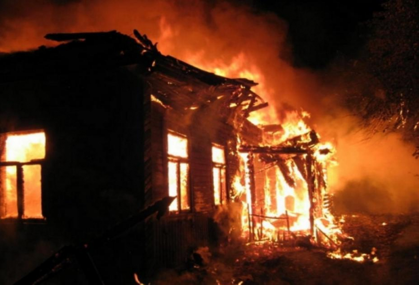 При пожаре под Волгоградом едва не сгорел 55-летний мужчина
