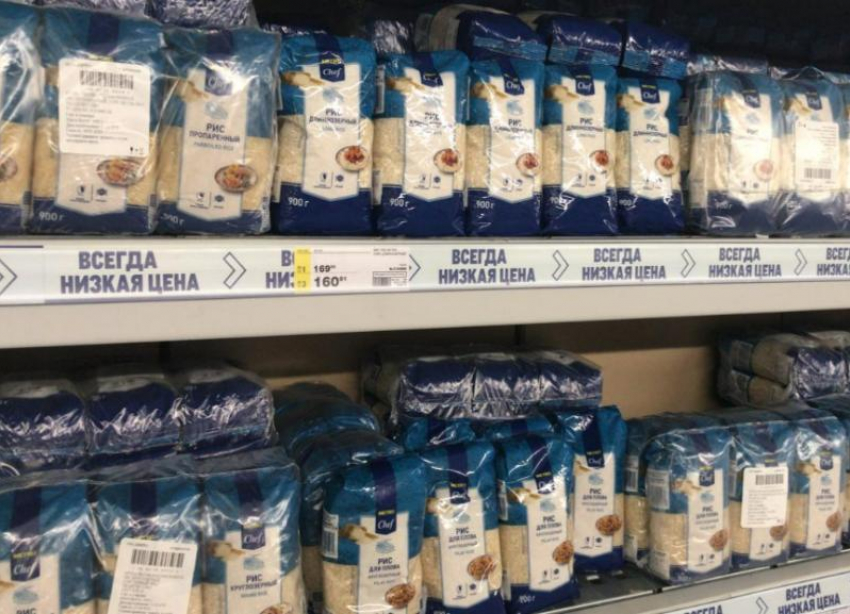 Пачка риса за 900 рублей: ценники на продукты в магазинах Волжского повысились
