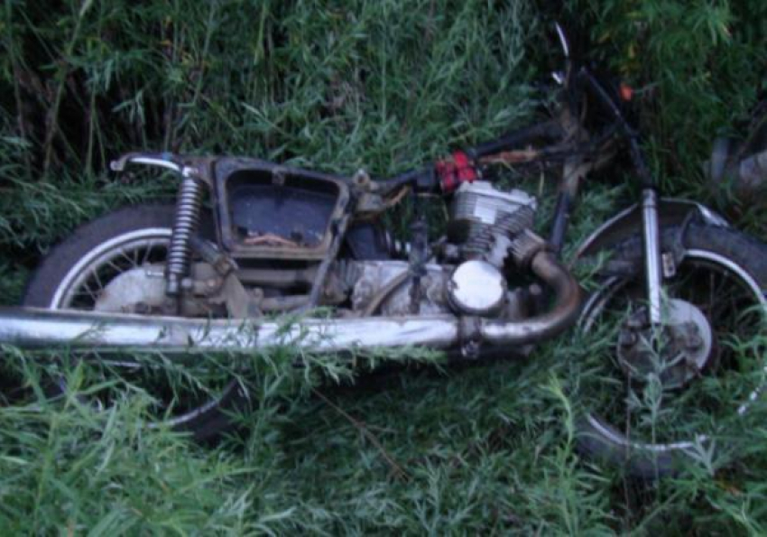 На трассе под Волгоградом едва не разбился пьяный мотоциклист