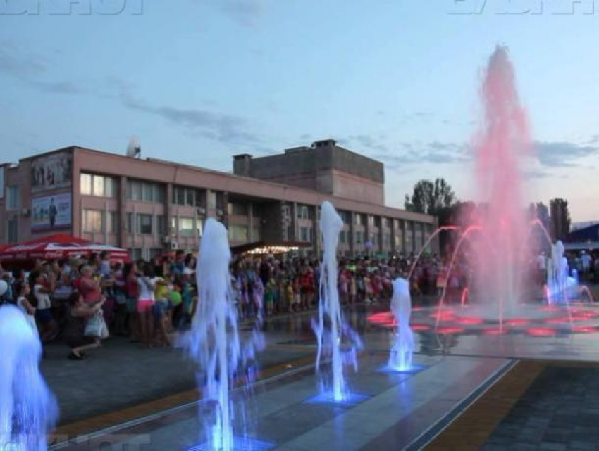 В Волжском одновременно запустят фонтаны в четырех местах города