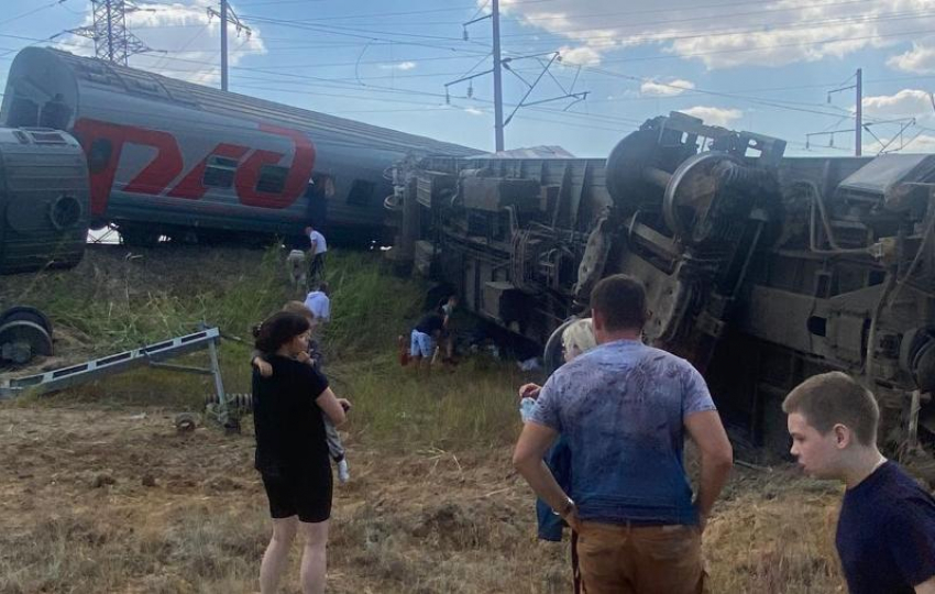 Что известно на данный момент о происшествии с крушением поезда в Волгоградской области? Подробности