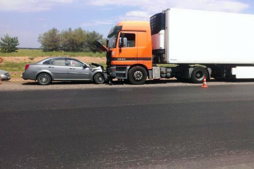 В ДТП под Волгоградом по вине пенсионера пострадали 4-летняя и годовалая девочки