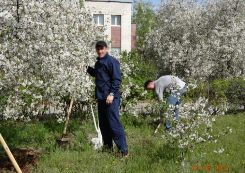 Зеков из 12 колонии пустили на уборку территории детского дома в Волжском