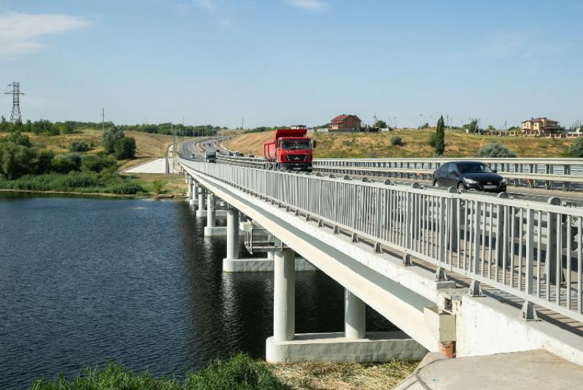 В Волгоградской области до 2030 года обновят 17 ключевых сооружений дорожно-транспортной сети