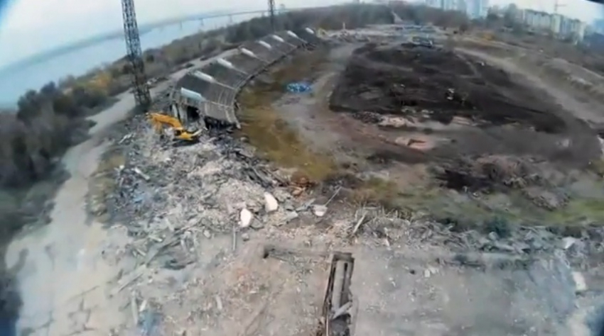 Демонтаж Центрального стадиона Волгограда идет полным ходом. Видео