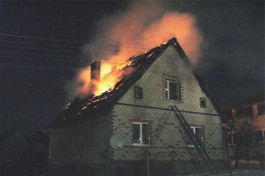 В пожаре под Волгоградом едва не погибла женщина 