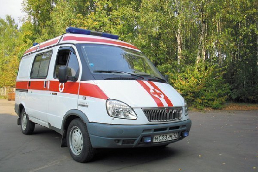 В Волгограде водитель «Рено» сбил во дворе 2-летнюю девочку