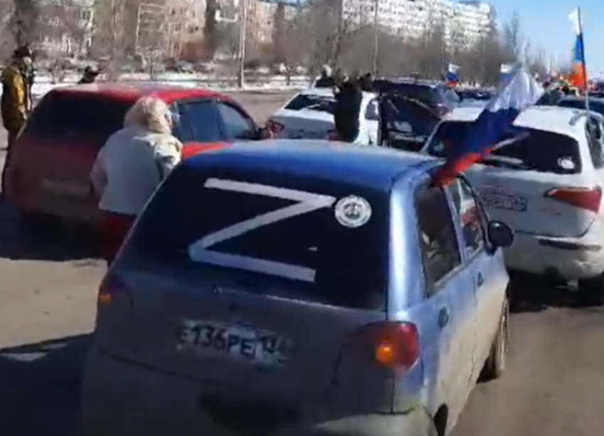 В Волжском состоялся автопробег в поддержку российских солдат: видео