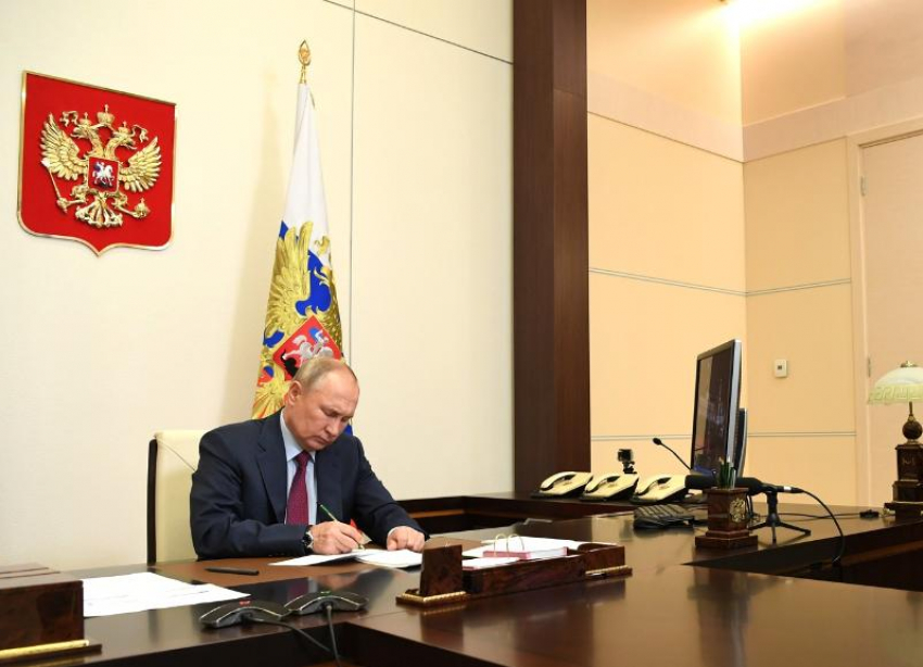 Путин подписал закон о повышении НДФЛ до 15% на доходы свыше 5 млн рублей