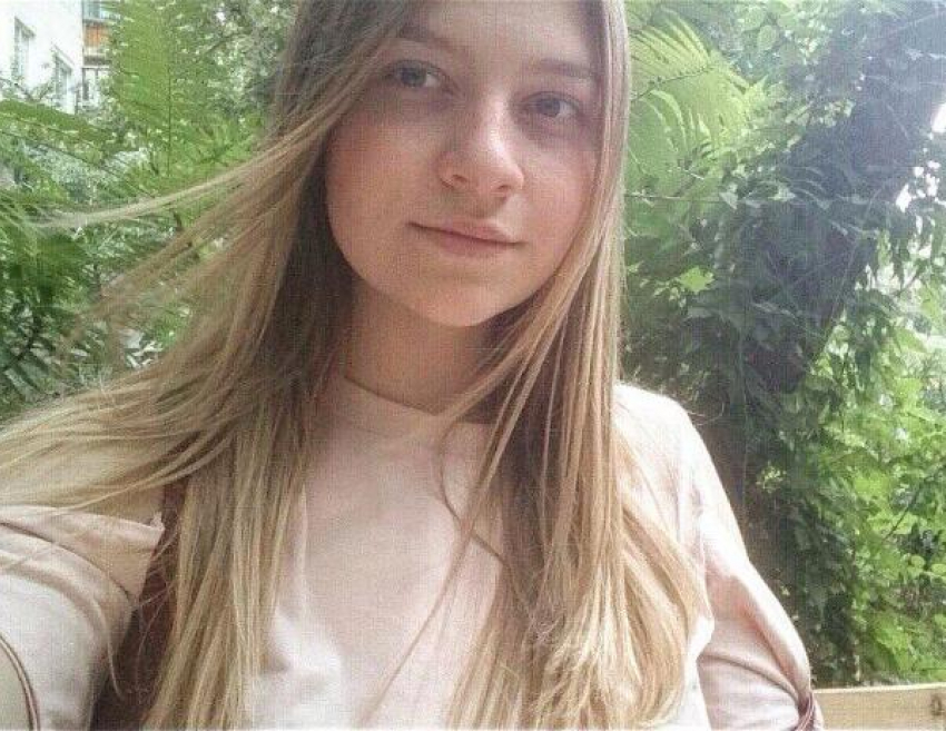 Милую Александру поздравляют с днем рождения!