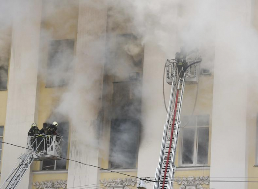 Поздней ночью в Волжском случился пожар