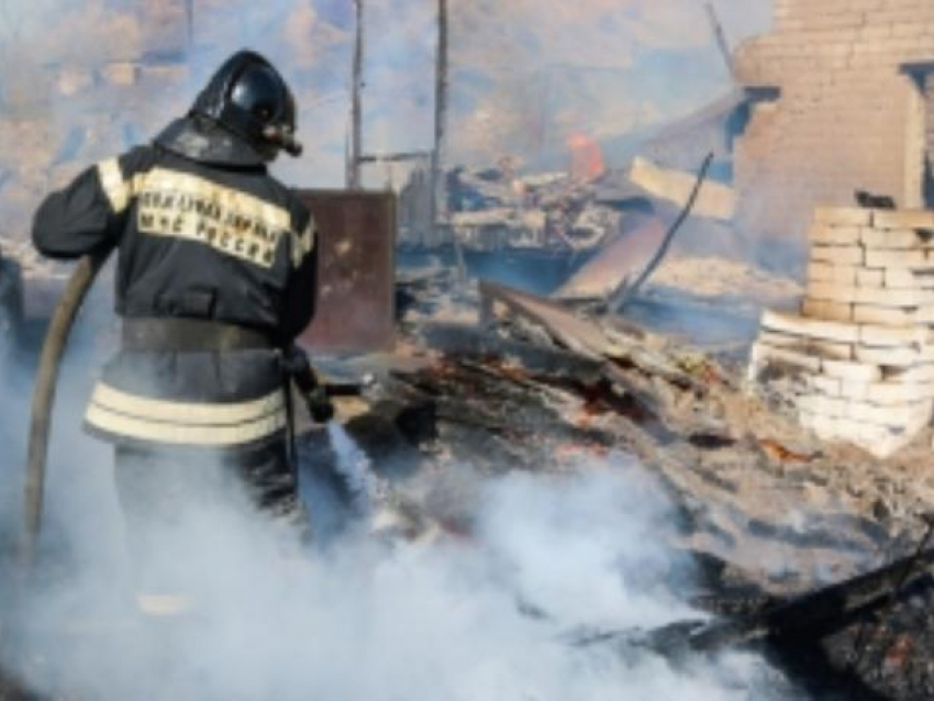 В двух пожарах под Волжским инициатором возгорания стали печи