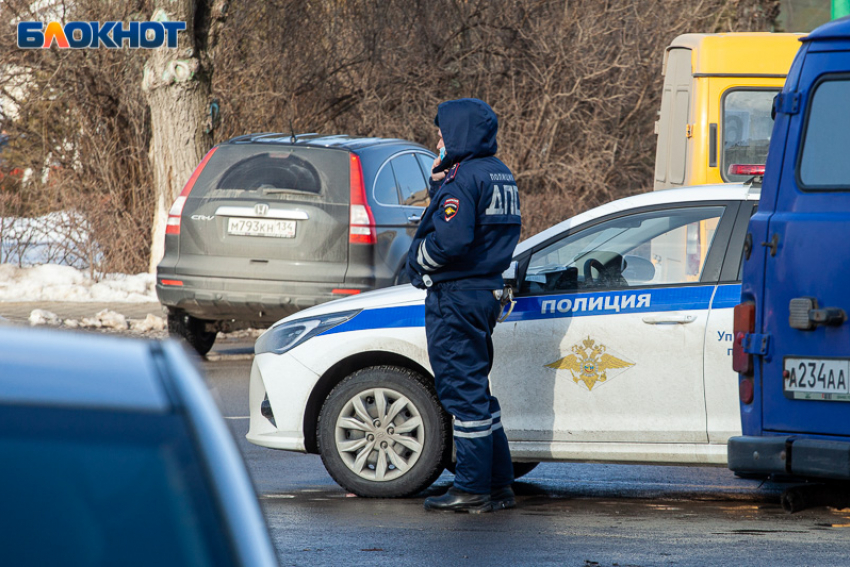 Два «ВАЗа» и иномарка столкнулись под Волжским