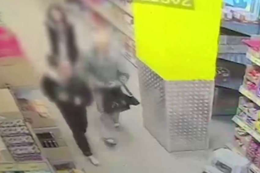 В Волжском поймали подростков, обчистивших продуктовый магазин