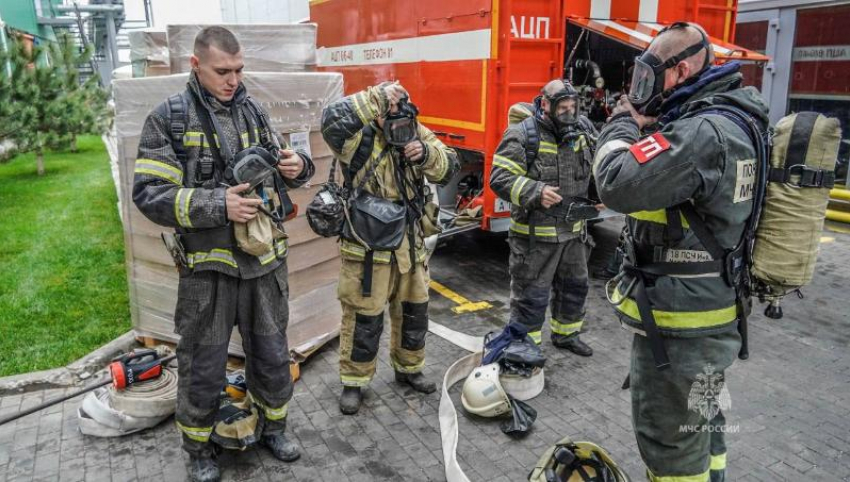 Тревога на химзаводе: волжские пожарные отработали ликвидацию условного ЧП