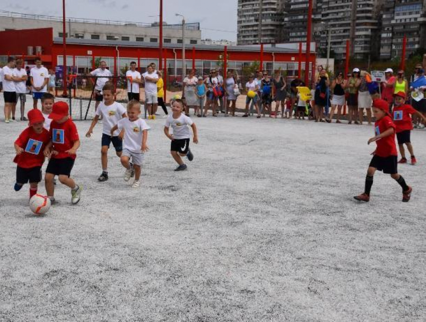 В Волжском состоялся праздничный фестиваль по футболу