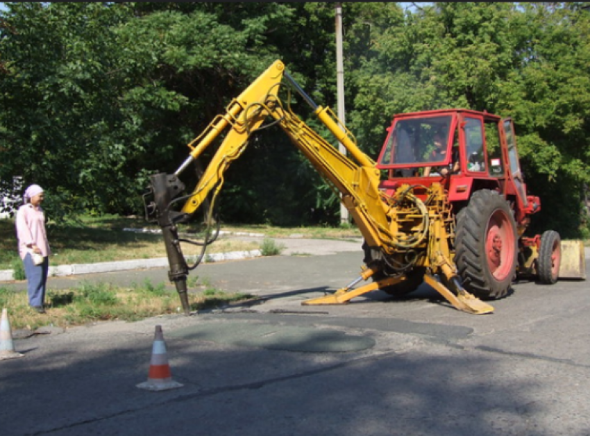 Смесь для укладки нового асфальта зимой греют до 250 градусов