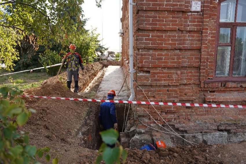 О ходе ремонта картинной галереи в Волжском