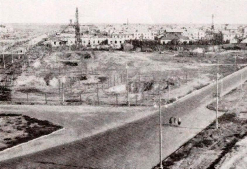 На центральной улице Волжского 66 лет назад начали строить трехэтажные дома