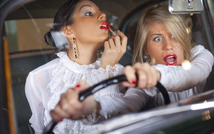 В Волгограде две автоледи не поделили дорогу: пострадал пассажир