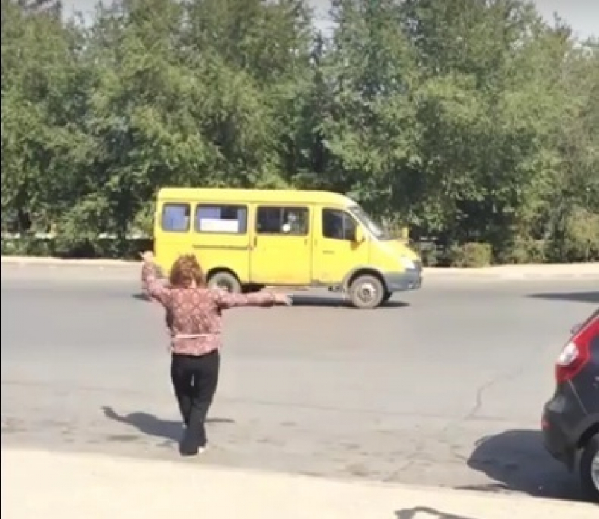 Босоногие танцы волжанки на «Спутнике» покорили YouTube