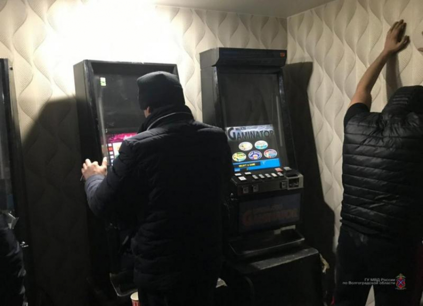 Видеонаблюдение, домофон, пароли и все это - казино: в Волгограде пресекли деятельность игорного клуба
