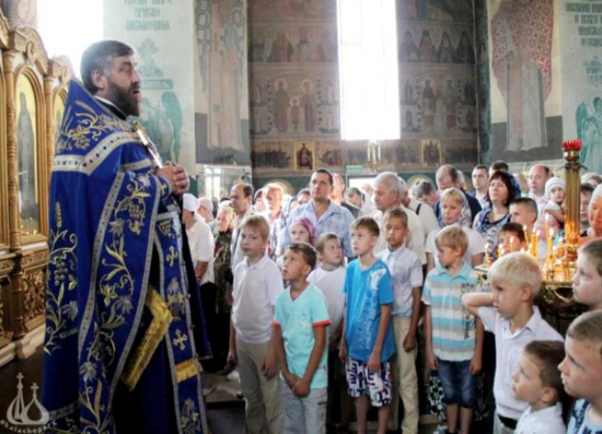 В храмах Волжского пройдет молебен перед началом учебного года