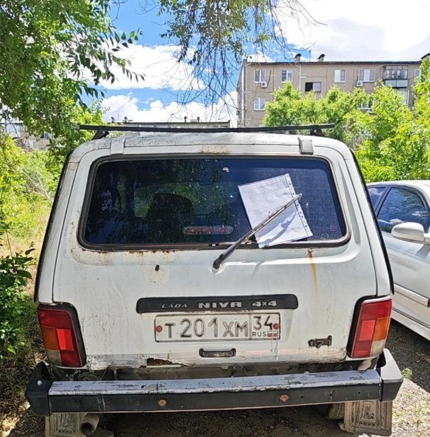 В Волжском нашли 6 авто-призраков во дворах