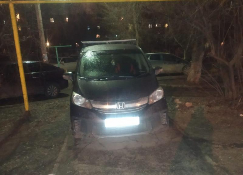 «Полное безобразие»: водители паркуются на тротуарах в Волжском