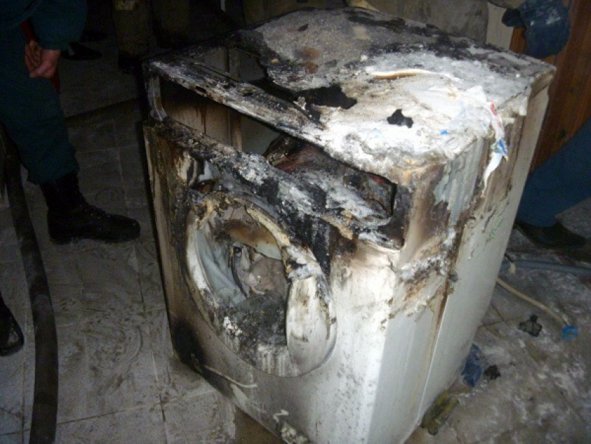 Из-за стиральной машины загорелась квартира в Волжском 